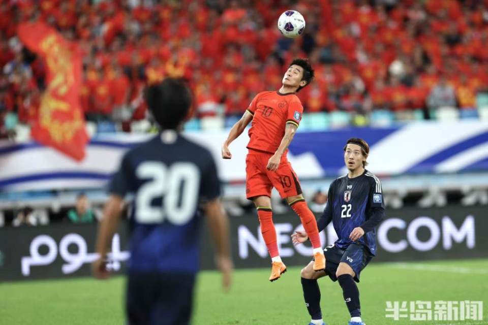 关于比赛中球员创下新纪录，赢得球迷掌声的信息
