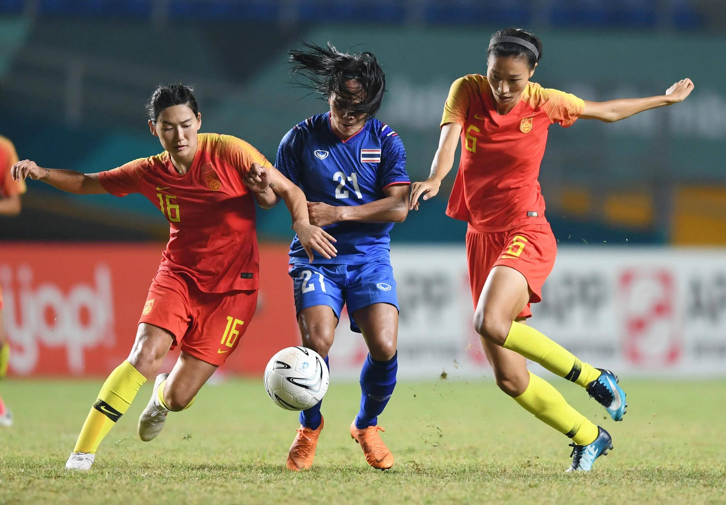 韩国女足球员用实力征服比赛对手