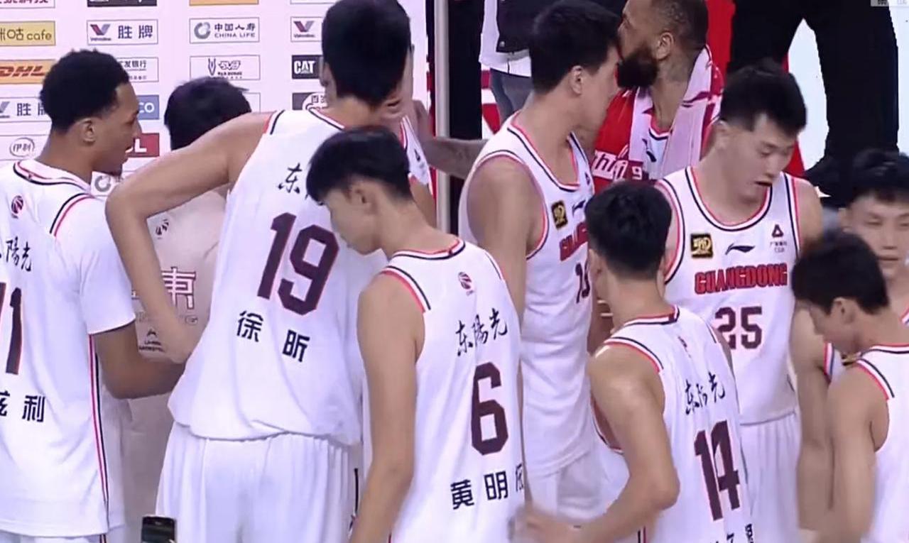 广东队全面爆发，大胜对手引领榜首的简单介绍